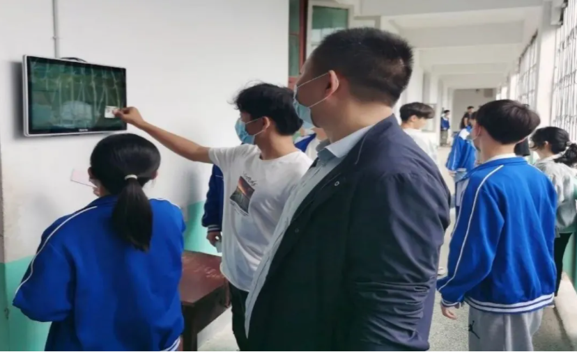 精彩纷呈！闻一多中学智慧校园多场景应用引围观！(图3)