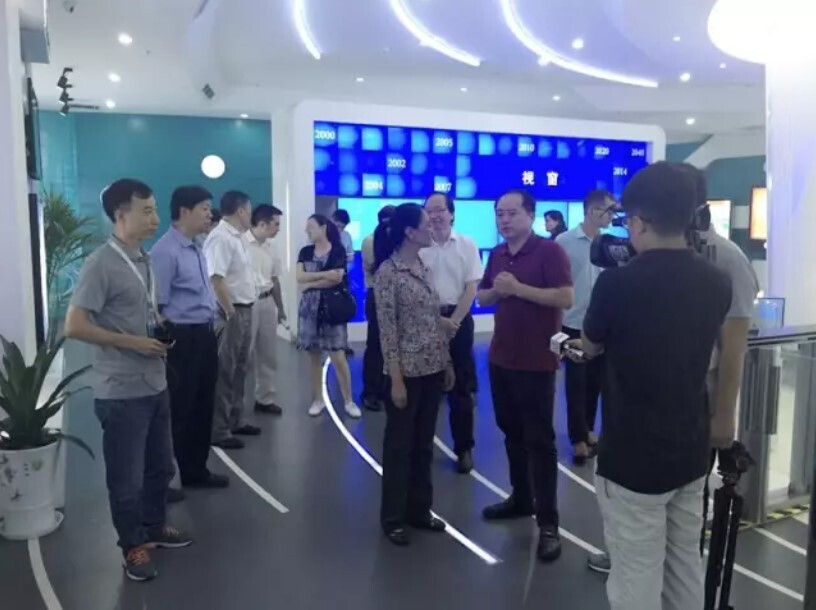 国务院“双创”督查组莅临金年会考察调研(图2) 国务院“双创”督查组莅临金年会考察调研(图2)